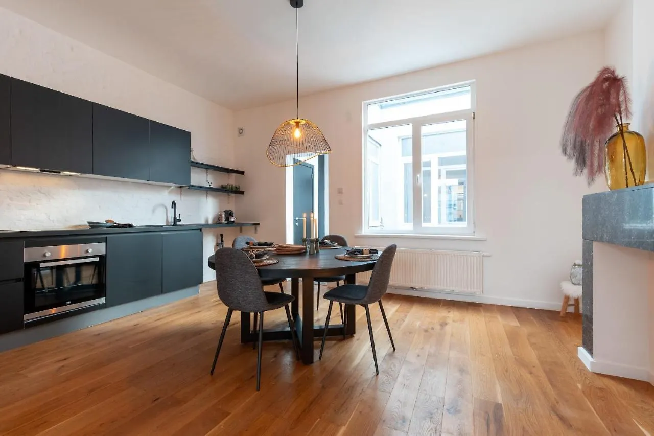 Super Cozy 2 Bedroom Apt Near Antwerp Station 0*,  Belgien